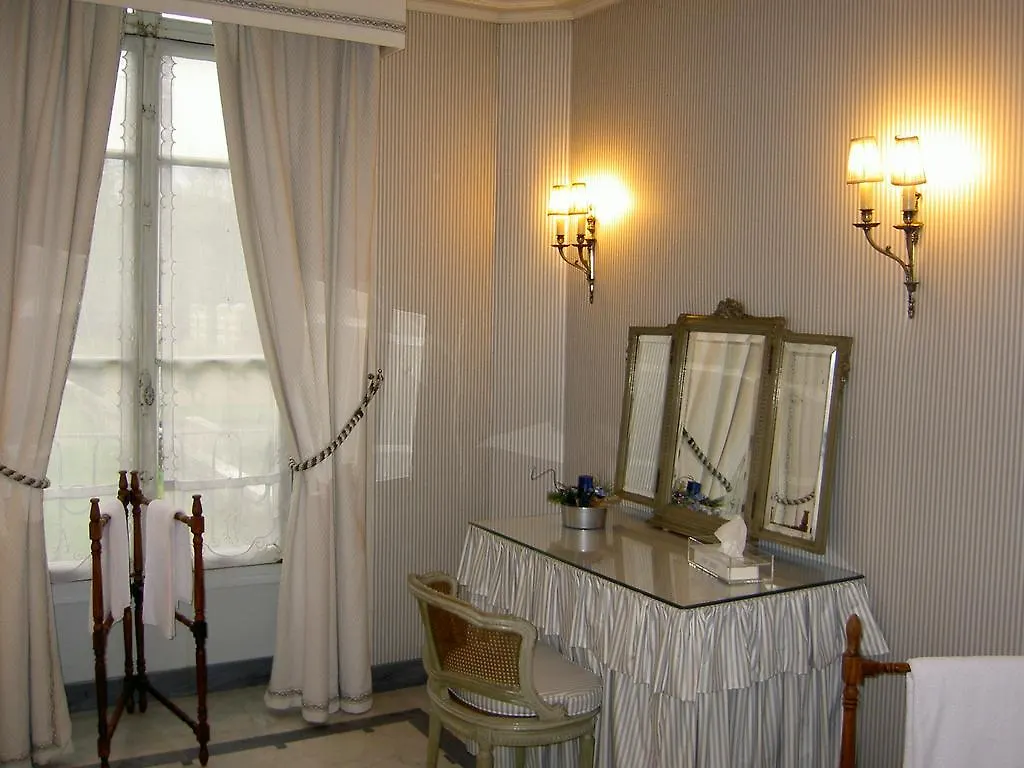 Château de Marechal de Saxe Yerres Hotel