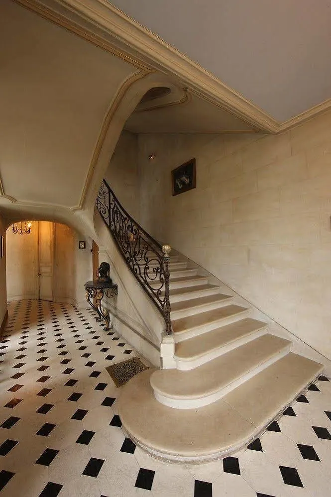 Château de Marechal de Saxe Yerres 4*,  France